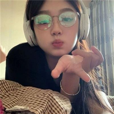 俏如彩蝶飞飞飞